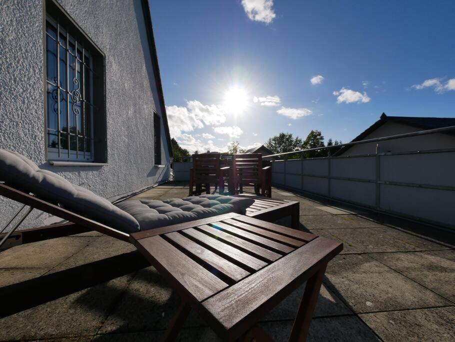 110 M2, Dachterrasse, Kueche, Zentral, Ruhige Lage Apartment *