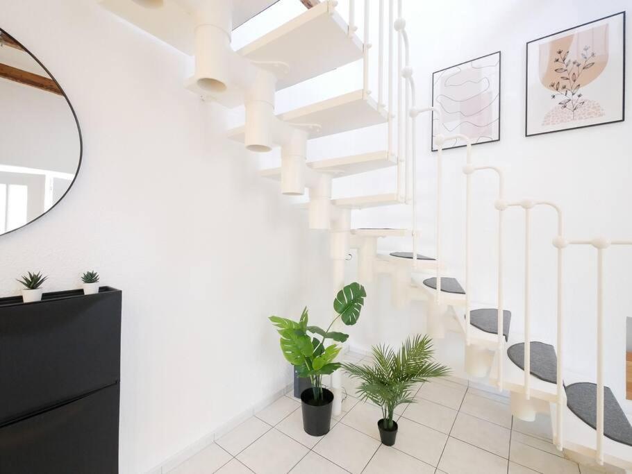 110 M2, Dachterrasse, Kueche, Zentral, Ruhige Lage Apartment *