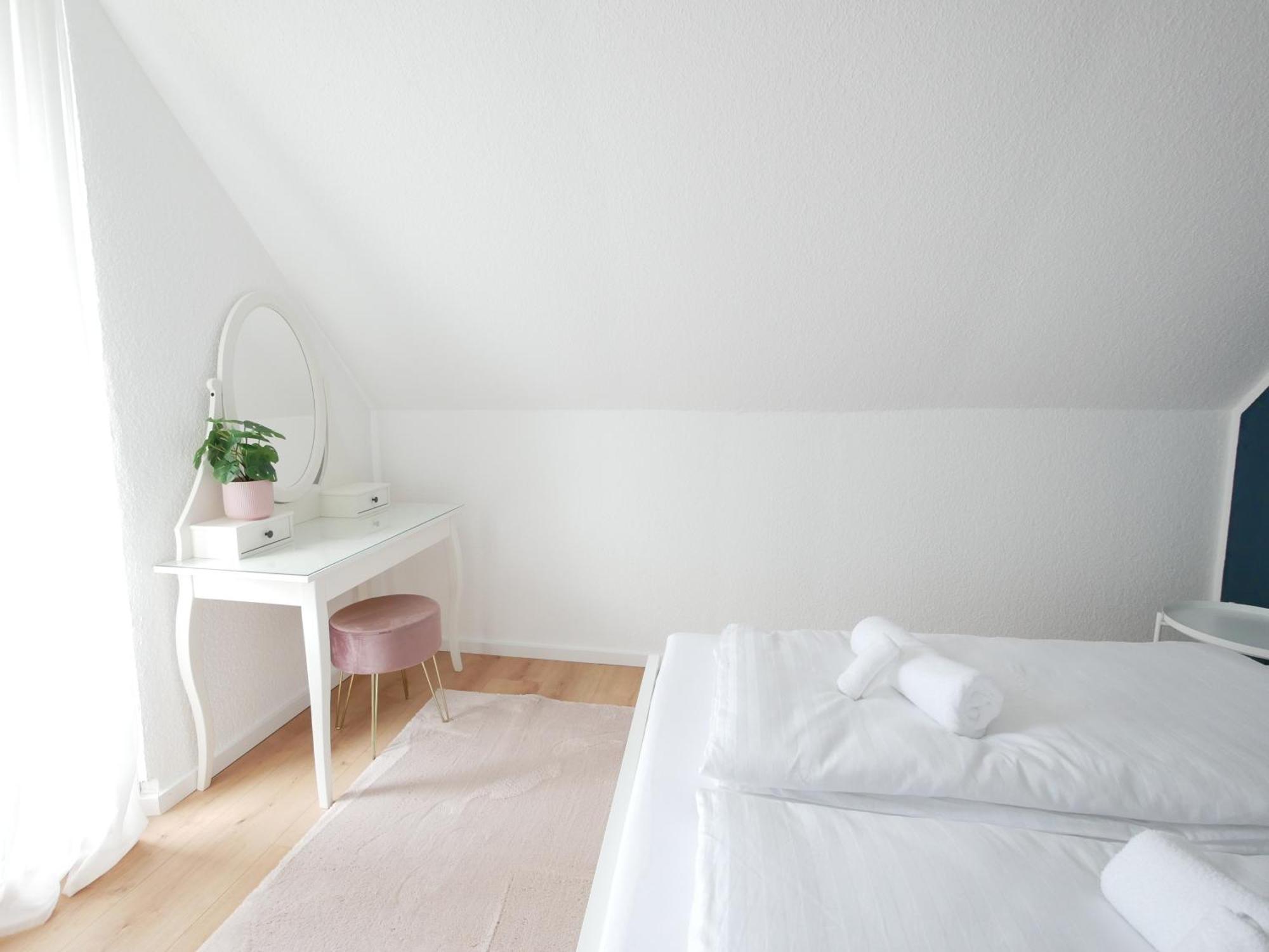 110 M2, Dachterrasse, Kueche, Zentral, Ruhige Lage Apartment *